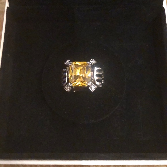 Sterling silver ring with large yellow stone - Picture 2 of 6